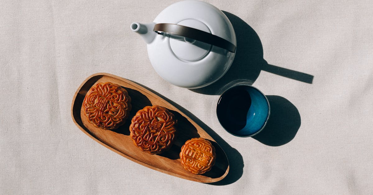 découvrez notre délicieuse recette de gâteau au chocolat et aux marrons, une harmonie parfaite entre la richesse du chocolat fondant et la douceur des marrons. idéal pour les amateurs de douceurs originales, ce dessert ravira vos invités lors de toutes vos occasions spéciales.
