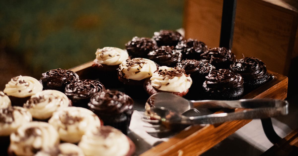 découvrez nos délicieux cupcakes au chocolat, moelleux et gourmands, parfaits pour toute occasion. une recette facile à réaliser pour ravir vos papilles et celles de vos invités. savourez un moment de douceur avec nos irrésistibles cupcakes au chocolat.