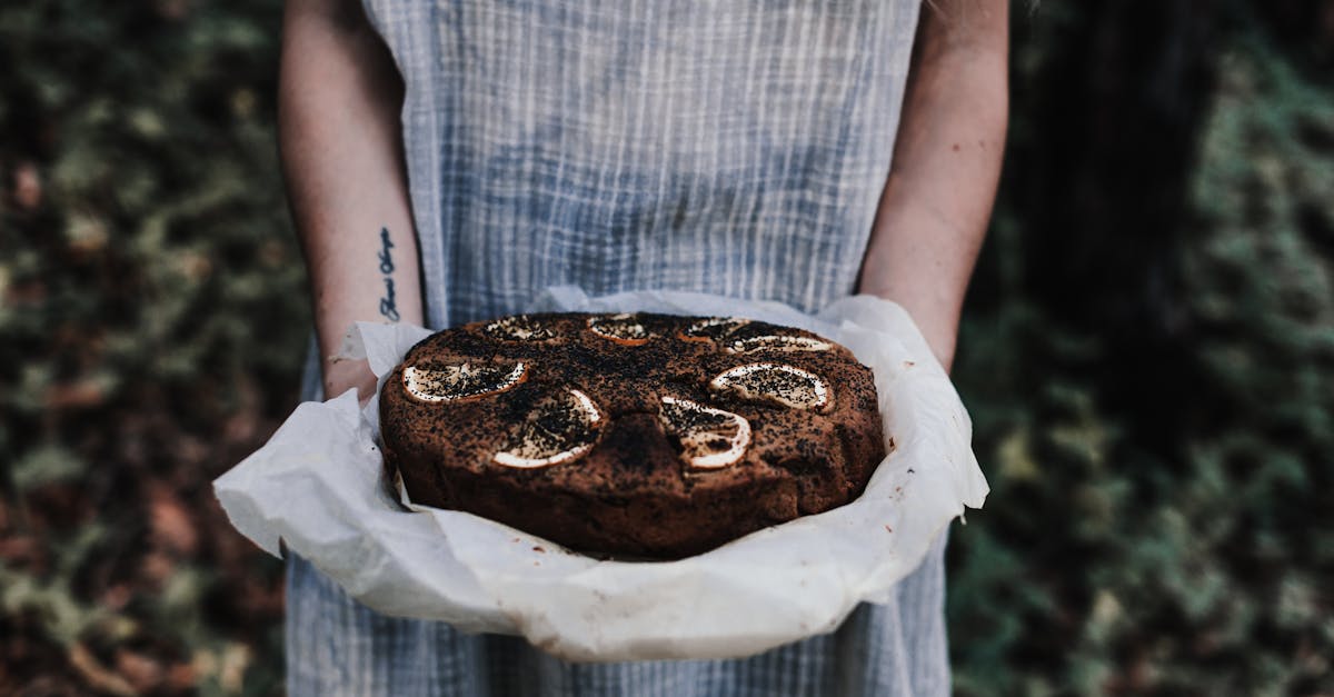 découvrez notre délicieux cake aux agrumes, un véritable délice sucré alliant le zeste de citron, d'orange et de pamplemousse pour une expérience gustative rafraîchissante. parfait pour le goûter ou en dessert, ce cake moelleux saura séduire vos papilles et apporter une touche de soleil à vos moments de partage.