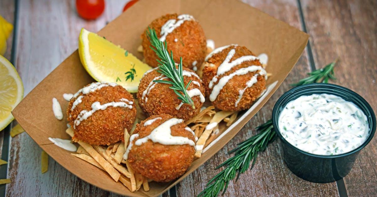 découvrez nos délicieux crab cakes, des bouchées savoureuses à base de chair de crabe fraîche, épicées et dorées à la perfection. idéaux en entrée ou en plat principal, nos recettes allient tradition et créativité pour ravir vos papilles.