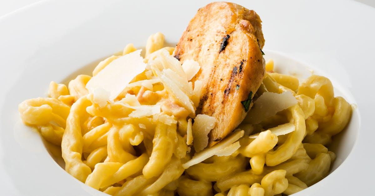découvrez notre recette de 'creamy chicken' : un plat savoureux de poulet tendre enrobé d'une sauce crémeuse délicieuse. idéal pour régaler vos proches lors de vos repas en famille ou entre amis. facile à préparer, ce mets réconfortant ravira les amateurs de cuisine.