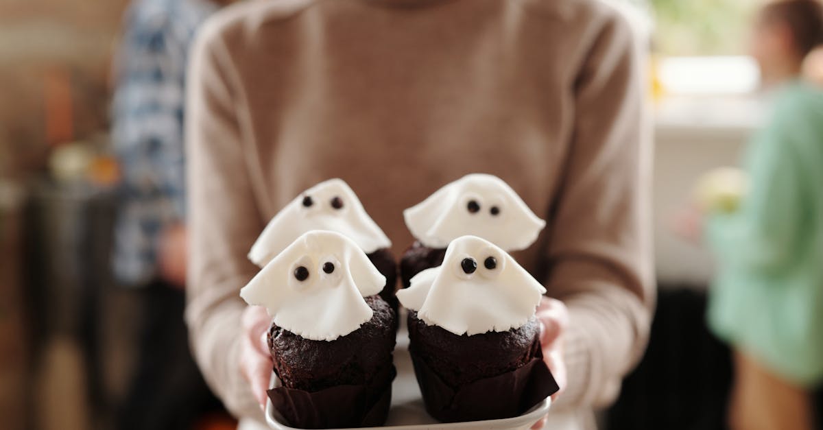 savourez une touche irrésistible avec nos muffins au chocolat double. riches en cacao fondant et parsemés de pépites de chocolat, ces délices moelleux sont parfaits pour les passionnés de chocolat. parfaits pour le petit-déjeuner ou une pause gourmande, nos muffins promettent une expérience chocolatière inoubliable.