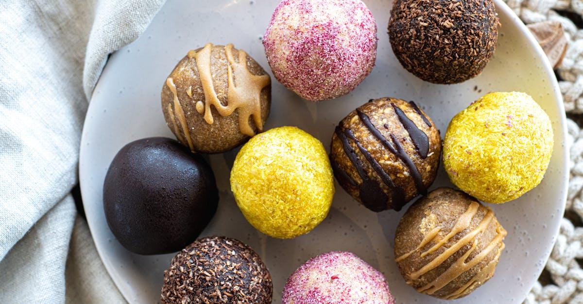 découvrez nos délicieuses energy balls, des collations saines et nutritives, parfaites pour booster votre énergie à tout moment de la journée. préparées avec des ingrédients naturels, elles sont idéales pour les sportifs et les amateurs de bien-être !