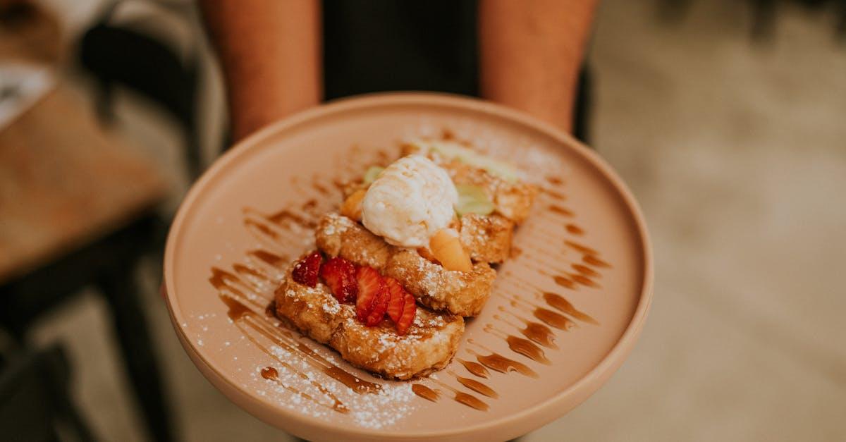 découvrez la délicieuse recette du pain perdu, un classique de la cuisine française. savourez ce mets réconfortant, croustillant à l'extérieur et moelleux à l'intérieur, parfait pour le petit-déjeuner ou un brunch gourmand. réveillez vos papilles avec des ingrédients simples et une touche de créativité!