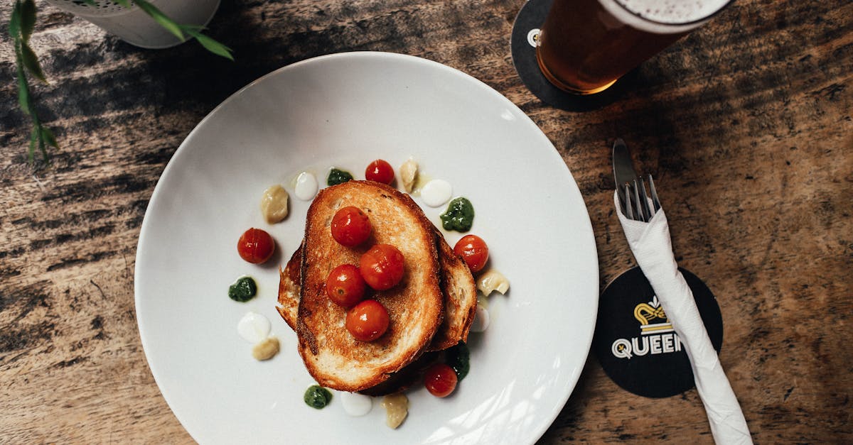 découvrez la recette parfaite du pain perdu ! ce délice sucré, préparé avec du pain brioché, des œufs et du lait, vous séduira au petit-déjeuner ou au brunch. ajoutez des fruits frais, du sirop d'érable ou de la cannelle pour une touche encore plus gourmande.