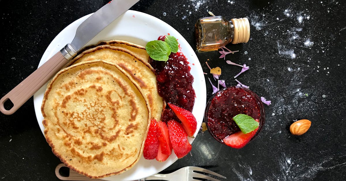 découvrez notre recette de pancakes sains, légère et délicieuse, idéale pour un petit déjeuner nutritif. préparez des pancakes moelleux avec des ingrédients naturels pour commencer votre journée du bon pied!