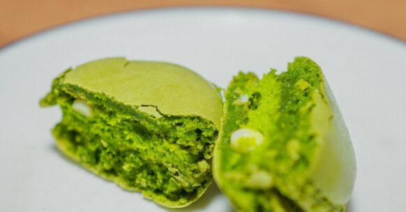 découvrez nos macarons italiens, de délicieuses douceurs aux textures légères et croustillantes, parfumées à la perfection. idéaux pour accompagner votre café ou pour offrir en cadeau, ces petites merveilles sucrées raviront vos papilles et étonneront vos invités.