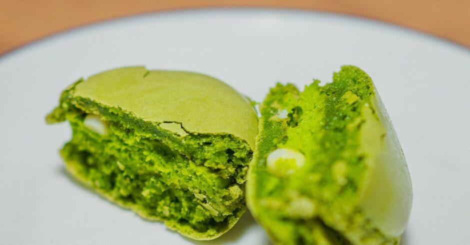 découvrez nos macarons italiens, de délicieuses douceurs aux textures légères et croustillantes, parfumées à la perfection. idéaux pour accompagner votre café ou pour offrir en cadeau, ces petites merveilles sucrées raviront vos papilles et étonneront vos invités.