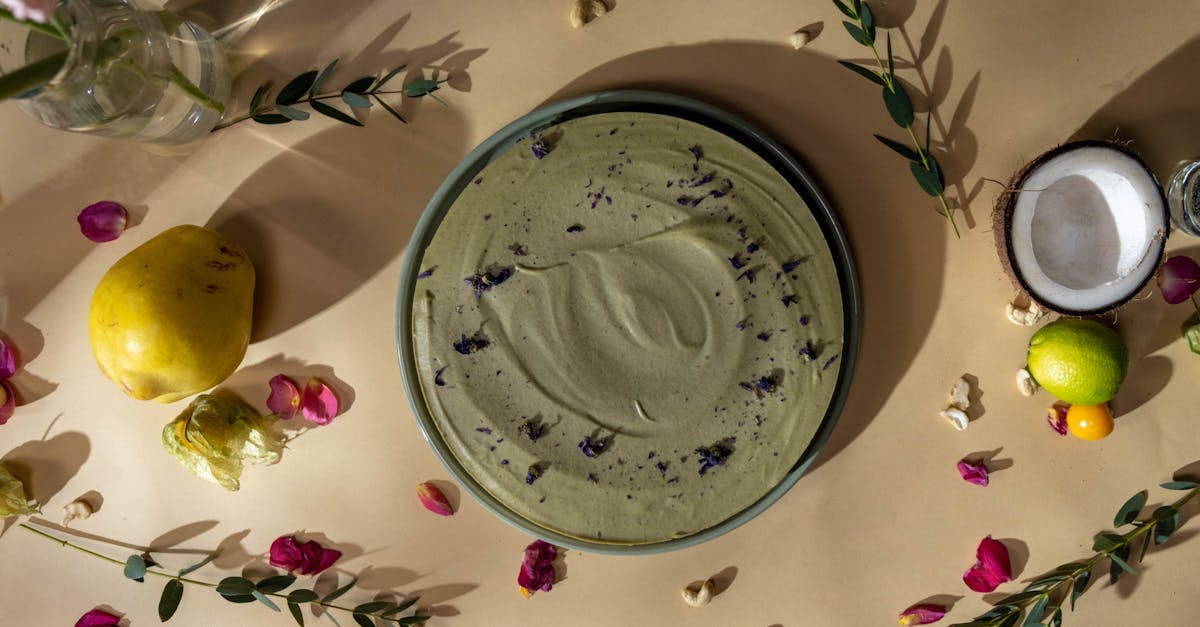 découvrez notre délicieuse tarte au citron vert, un dessert emblématique à la croûte croquante et au cœur crémeux, alliant le goût acidulé du citron vert à la douceur de la meringue. parfaite pour vos occasions spéciales ou simplement pour se faire plaisir !