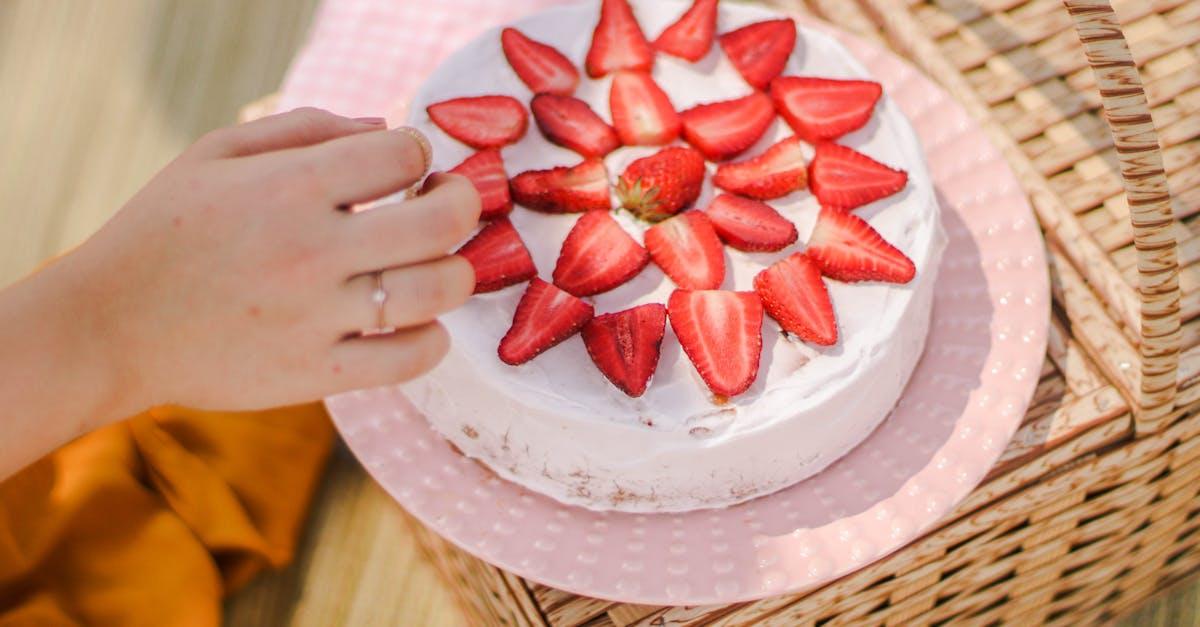 découvrez le layer cake, un délicieux gâteau à étages alliant saveurs et élégance. parfait pour toutes les occasions, ce dessert décoratif ravira vos invités avec ses couches savoureuses et son apparence appétissante. recettes et astuces pour réaliser le layer cake parfait chez vous!