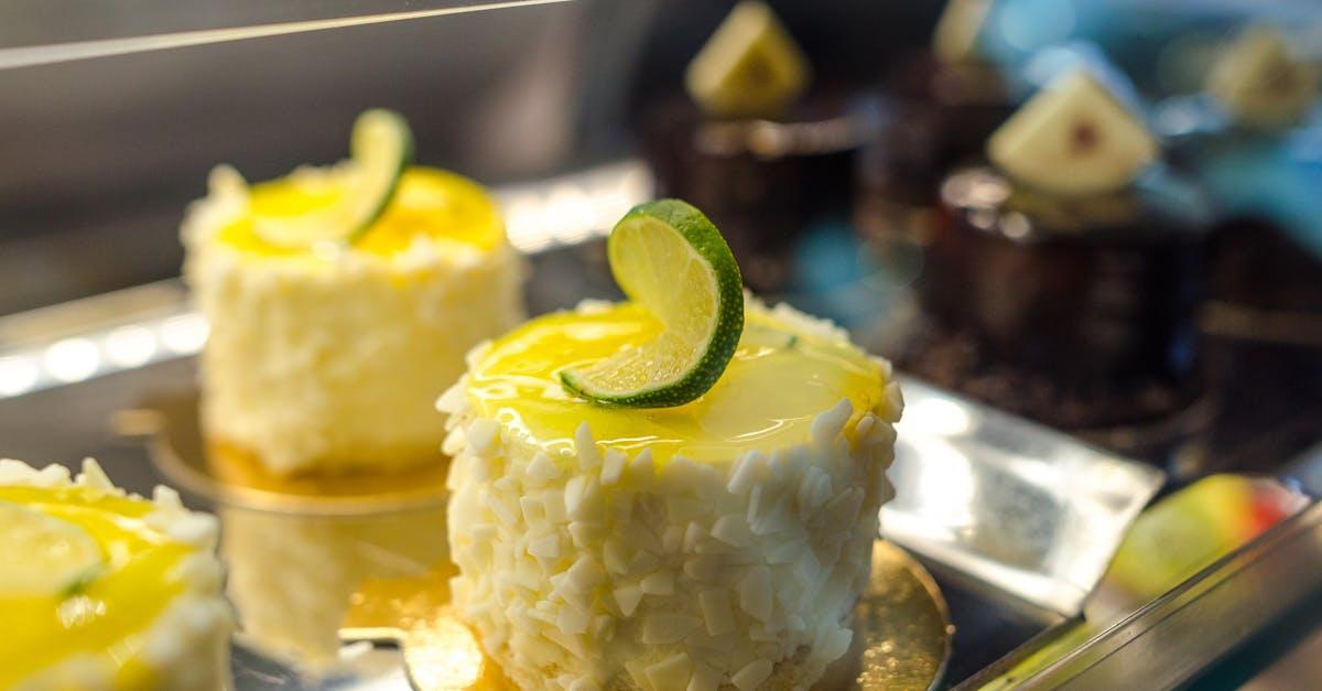 découvrez notre délicieux lemon cake, un gâteau moelleux au citron, parfait pour les amateurs de douceurs acidulées. idéal pour toutes les occasions, il saura séduire vos papilles avec son goût frais et envoûtant.