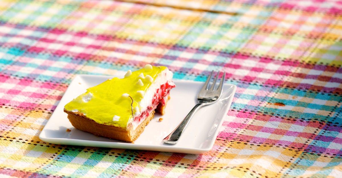 découvrez notre délicieuse tarte au citron, un dessert rafraîchissant et acidulé qui ravira vos papilles. parfaite pour toute occasion, cette recette facile à réaliser allie une croûte dorée et une crème au citron onctueuse, pour un équilibre parfait de saveurs.