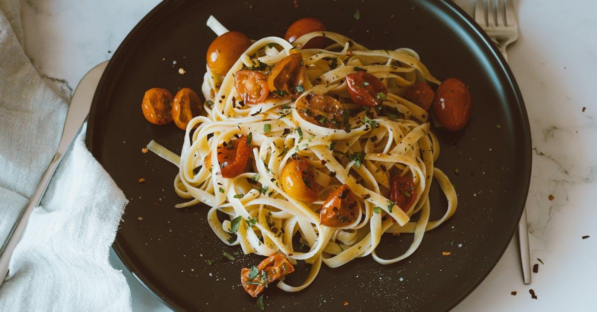 découvrez la délicieuse recette de linguine, des pâtes italiennes savoureuses et polyvalentes, parfaites pour accompagner vos sauces préférées, vos fruits de mer ou vos légumes frais. apprenez à préparer ce plat classique avec nos conseils de cuisson et d’assaisonnement.