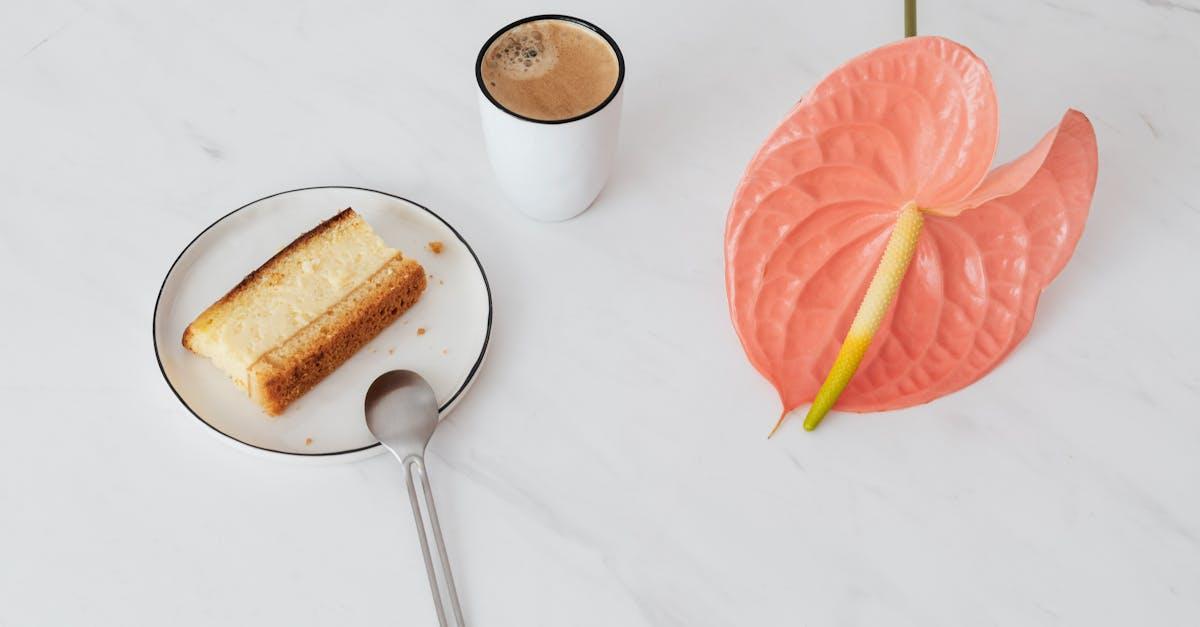 découvrez notre délicieuse recette de marble cake : un savoureux mélange de pâte vanille et chocolat, parfaitement marbré pour un dessert esthétique et gourmand. idéal pour toutes les occasions, ce gâteau moelleux ravira les petits comme les grands.