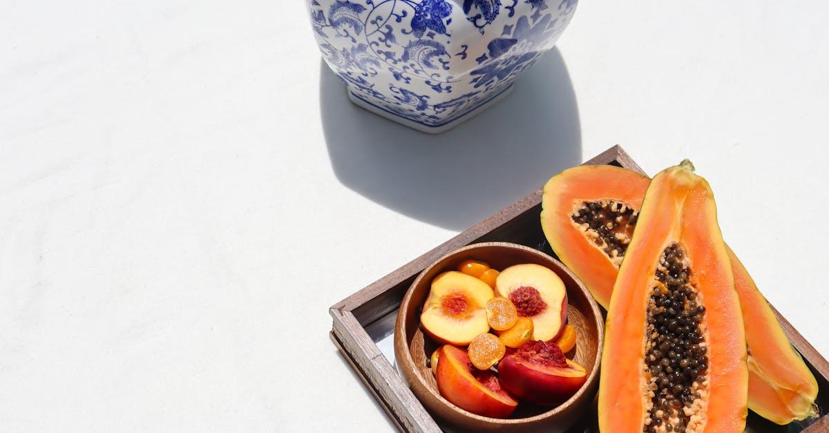 découvrez notre savoureux clafoutis à la nectarine, un dessert fruité et moelleux parfait pour l'été. simple à réaliser, il allie la douceur des nectarines à une pâte délicate pour un régal à partager en famille ou entre amis.