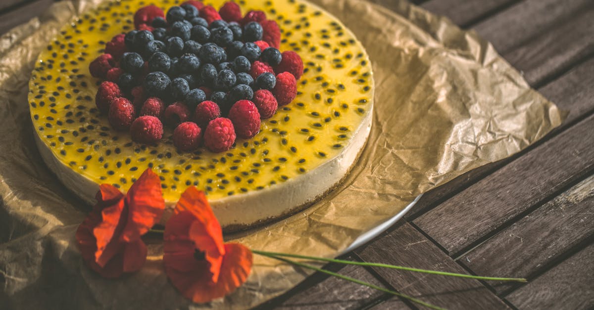 découvrez notre délicieux gâteau à la nectarine et à la framboise, une harmonie parfaite de saveurs fruitées qui ravira vos papilles. cette recette légère et moelleuse est idéale pour les desserts d'été ou les occasions spéciales.