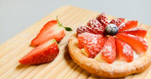 découvrez notre délicieuse tarte aux fruits sans cuisson, une recette simple et fraîche qui ravira vos papilles. parfaite pour les journées ensoleillées, cette tarte légère allie croûte croustillante et fruits juteux pour un dessert irrésistible et rapide à réaliser.
