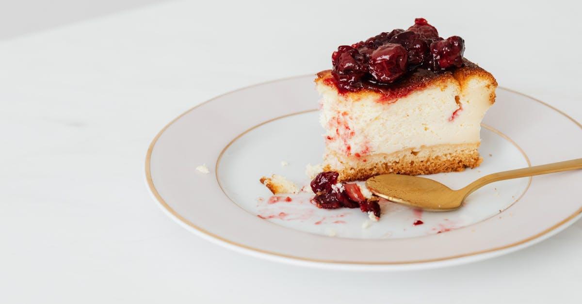 découvrez notre délicieuse tarte aux fraises sans cuisson, une douceur estivale facile à préparer. avec une croûte croustillante et une garniture crémeuse aux fraises fraîches, cette recette ravira vos papilles sans vous demander de passer des heures en cuisine.