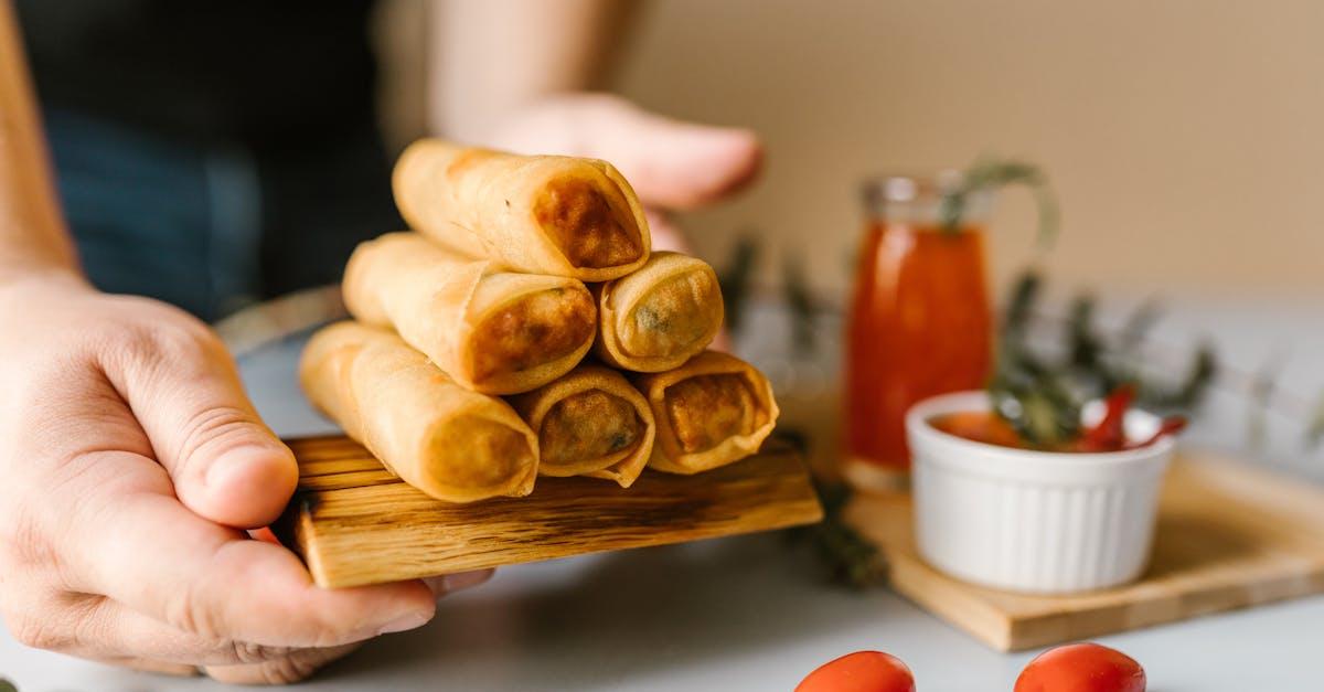 découvrez nos délicieux rouleaux de pruneaux, une gourmandise alliant le goût sucré des pruneaux à une texture moelleuse. parfaits pour un encas sain ou un dessert original, ces rouleaux raviront vos papilles avec leur saveur naturellement authentique. à déguster sans modération !