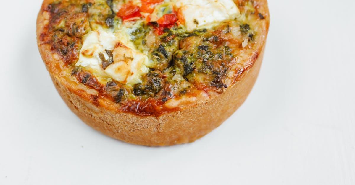 découvrez l'univers délicat de la pâte feuilletée, un incontournable de la pâtisserie française. apprenez à préparer cette pâte aérienne et croustillante, idéale pour réaliser des recettes sucrées et salées. explorez nos astuces et techniques pour sublimer vos créations gourmandes.