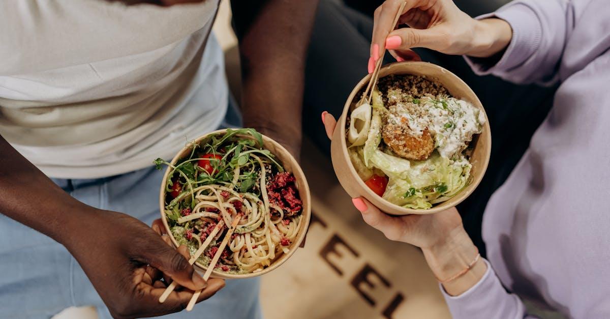 découvrez le quinoa, un super-aliment riche en protéines et en nutriments. apprenez comment l'intégrer facilement dans vos repas pour une alimentation saine et équilibrée. recettes, bienfaits et astuces de préparation vous attendent !