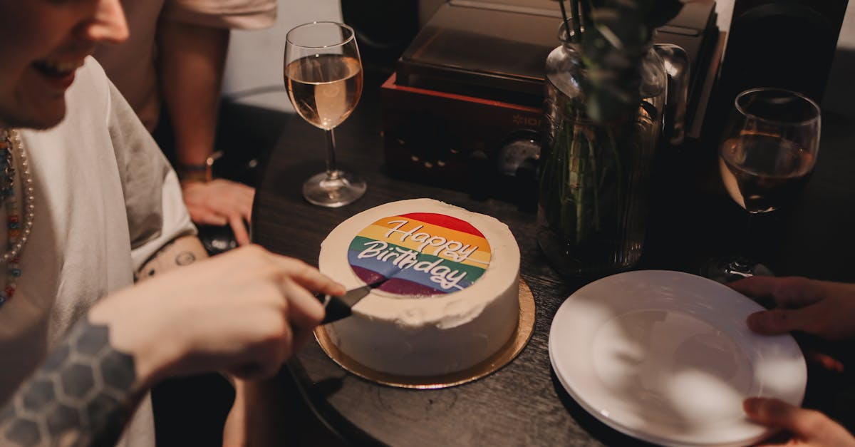 découvrez notre irrésistible rainbow cake, un délicieux gâteau à étages aux couleurs vives et aux saveurs exquises. parfait pour les fêtes d'anniversaire ou toute célébration, il ravira vos invités avec son aspect joyeux et son goût moelleux. laissez-vous tenter par cette douceur colorée qui égayera vos papilles !