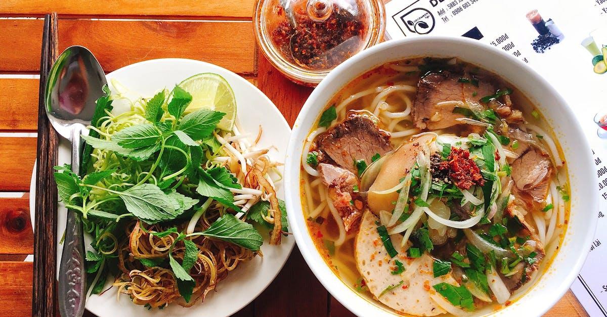 découvrez l'univers savoureux des ramens : un plat japonais emblématique alliant nouilles, bouillon riche et garnitures variées. que vous soyez amateur de viande ou de légumes, explorez des recettes authentiques et apprenez à préparer ce délice réconfortant chez vous.