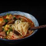découvrez le monde irrésistible des ramens, un plat japonais savoureux et réconfortant. plongez dans l'authenticité des bouillons riches, des nouilles délicates et des garnitures variées qui font de chaque bol une expérience unique. explorez les recettes traditionnelles et modernes pour éveiller vos papilles.