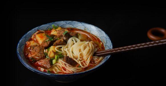 découvrez le monde irrésistible des ramens, un plat japonais savoureux et réconfortant. plongez dans l'authenticité des bouillons riches, des nouilles délicates et des garnitures variées qui font de chaque bol une expérience unique. explorez les recettes traditionnelles et modernes pour éveiller vos papilles.