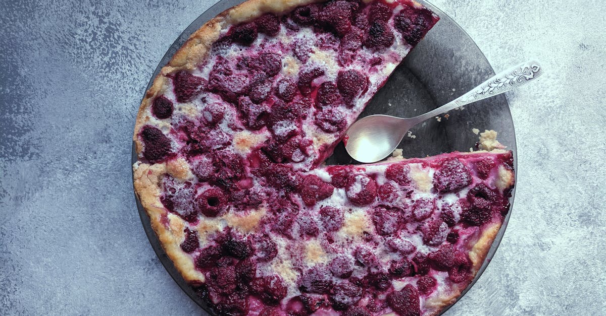 découvrez notre délicieuse tarte aux framboises, un dessert exquis alliant une pâte croustillante à une garniture de framboises fraîches et acidulées. parfaite pour impressionner vos invités ou pour un moment de gourmandise personnelle. laissez-vous séduire par cette douceur fruitée qui ravira les papilles !