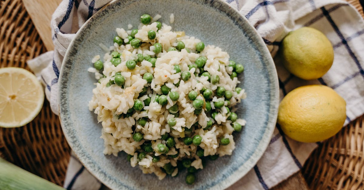 découvrez notre délicieux risotto au safran, un plat crémeux et parfumé qui mêle harmonieusement l'onctuosité du riz avec la richesse du safran. parfait pour impressionner vos invités ou pour un dîner réconfortant à la maison.