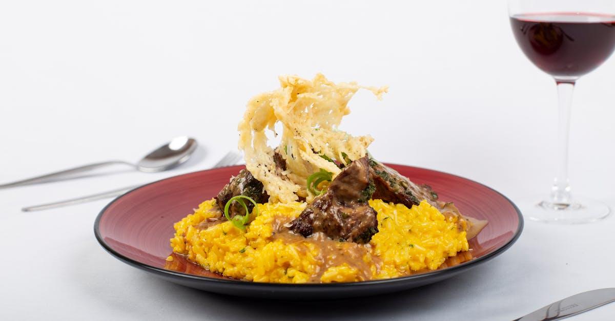 découvrez notre savoureux risotto au safran, un plat crémeux et parfumé qui ravira vos papilles. idéal pour une occasion spéciale ou un dîner raffiné, cette recette combine des ingrédients de qualité pour une expérience culinaire inoubliable.