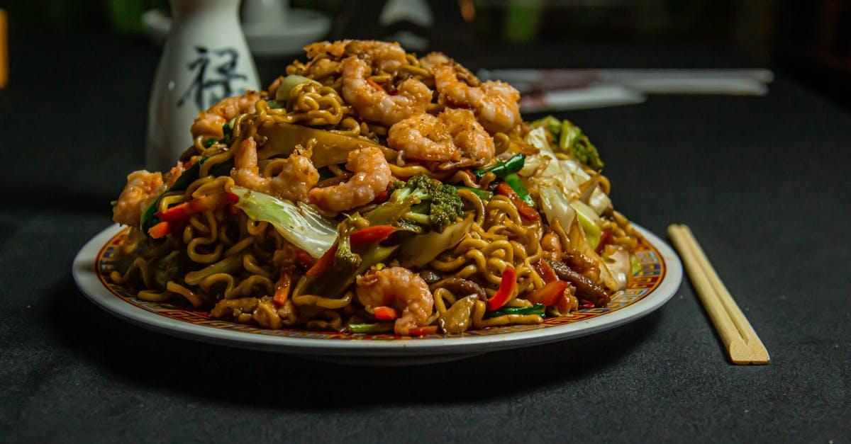 savourez une délicieuse recette de nouilles sautées aux crevettes, alliant des saveurs exotiques et une préparation rapide. parfait pour un repas en semaine, ce plat couleur et texture ravira vos papilles !