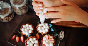 découvrez la douceur irrésistible des guimauves à la fraise, un délice sucré qui ravira vos papilles. parfaites pour les fêtes, les pique-niques ou simplement pour se faire plaisir, ces friandises moelleuses allient la saveur fruitée de la fraise à la texture aérienne de la guimauve. une expérience gourmande à ne pas manquer !