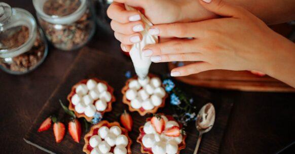 découvrez la douceur irrésistible des guimauves à la fraise, un délice sucré qui ravira vos papilles. parfaites pour les fêtes, les pique-niques ou simplement pour se faire plaisir, ces friandises moelleuses allient la saveur fruitée de la fraise à la texture aérienne de la guimauve. une expérience gourmande à ne pas manquer !
