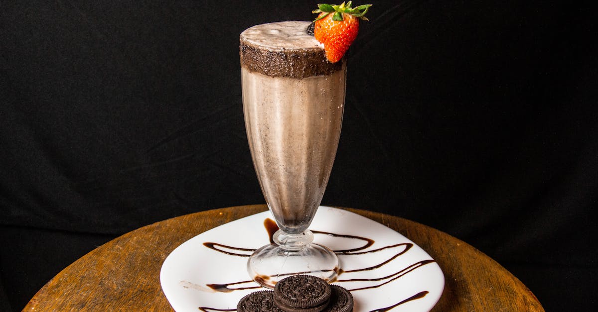 découvrez des cookies irrésistibles aux fraises et au chocolat blanc, alliant douceur et saveurs fruitées. parfaits pour une pause sucrée ou un dessert à partager, ces délices savoureux raviront vos papilles.