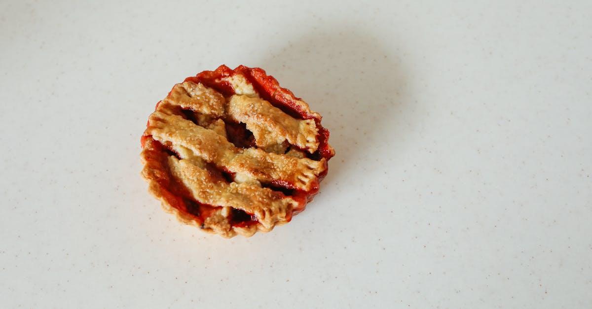 découvrez notre délicieuse recette de tarte à la patate douce, un dessert réconfortant et savoureux, parfait pour les fêtes ou toute occasion spéciale. savourez l'équilibre parfait entre la douceur de la patate douce, les épices réconfortantes et une croûte dorée.