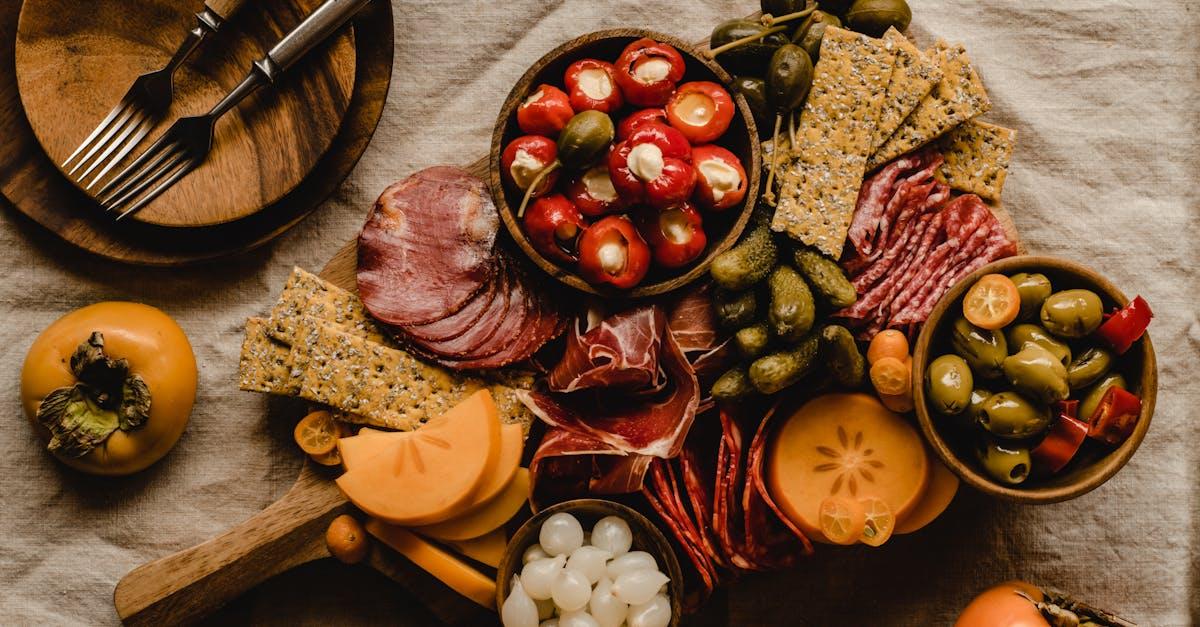 découvrez l'art des tapas, ces délicieuses petites bouchées espagnoles qui éveillent vos papilles. parfaites pour le partage, les tapas offrent une variété de saveurs et de textures qui séduiront tous les gourmets. explorez des recettes authentiques et savourez des moments conviviaux autour de ces apéritifs iconiques.