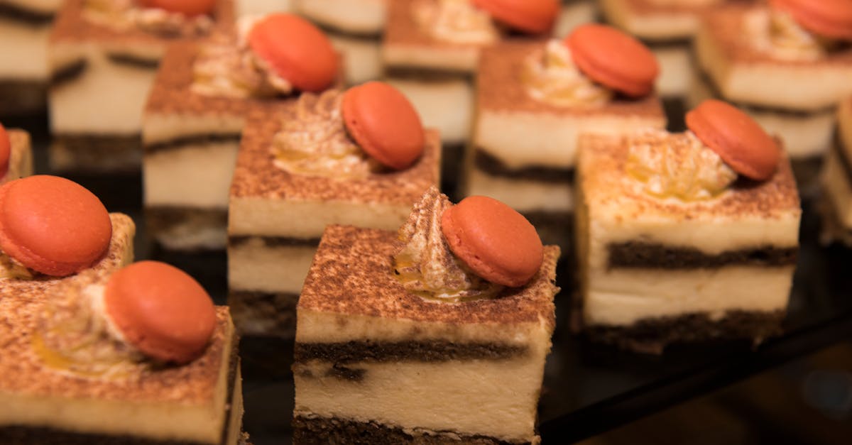 découvrez notre délicieuse recette de tiramisu, un incontournable dessert italien fait de couches de savoureux biscuits imbibés de café, onctueux mascarpone et une touche de cacao. parfait pour régaler vos invités lors de vos repas ou pour une douce pause sucrée.