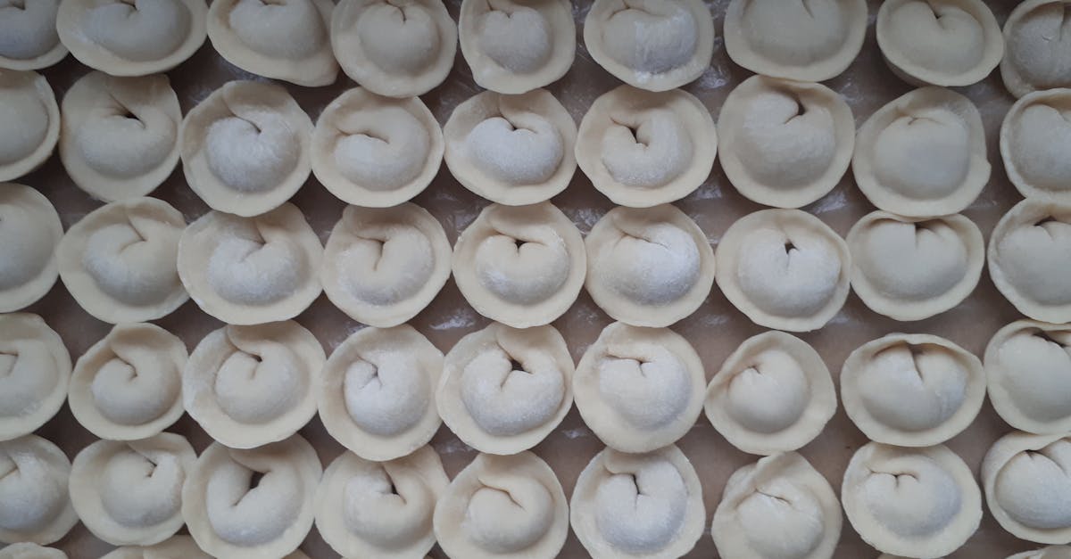 découvrez la richesse des tortellinis, ces délicates pâtes farcies venues d'italie. que ce soit en sauce, en soupe ou en salade, savourez un plat authentique qui ravira vos papilles avec des ingrédients frais et savoureux.