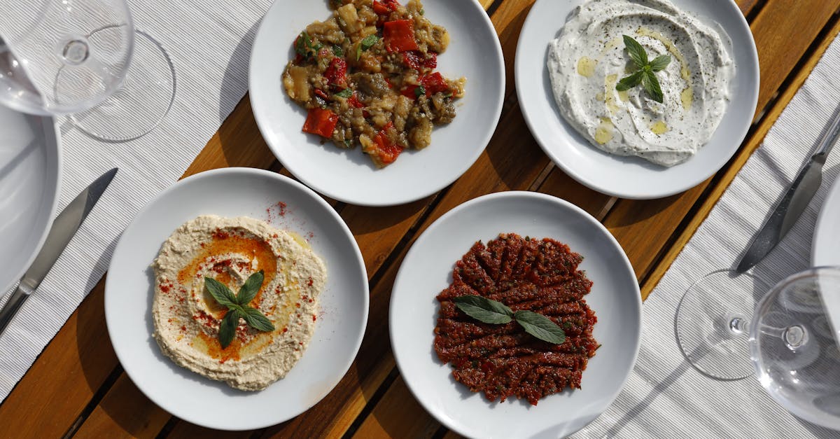 découvrez la recette authentique du tzatziki, une délicieuse sauce grecque à base de yaourt, de concombre et d'ail. parfaite pour accompagner vos plats méditerranéens, le tzatziki réveille vos papilles avec sa fraîcheur et sa légèreté. idéale en apéritif ou en garniture, apprenez à la préparer facilement et à épater vos invités.