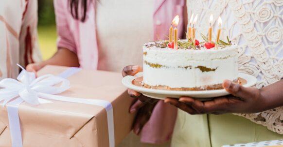 découvrez la douceur du gâteau à la vanille, une délicieuse recette qui ravira vos papilles. parfait pour toutes les occasions, ce gâteau moelleux et savoureux est facile à préparer et apporte une touche de réconfort à vos desserts. laissez-vous séduire par son parfum envoûtant et sa texture aérienne!