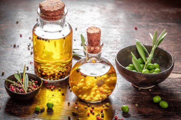 Delicious and spicy oil with mix of peppers.