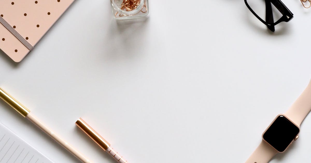 découvrez notre vaste sélection d'accessoires tendance pour compléter votre style. que vous cherchiez des bijoux, des sacs, des foulards ou des ceintures, trouvez l'élément parfait pour chaque occasion et affirmez votre personnalité avec nos dernières collections.