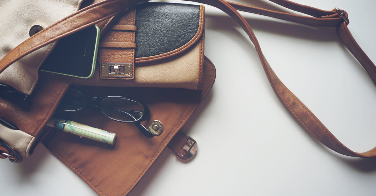 découvrez notre large sélection d'accessoires tendance et pratiques pour compléter votre style. que vous cherchiez des bijoux, des sacs, des ceintures ou des chapeaux, trouvez l'accessoire parfait qui reflète votre personnalité et sublime vos tenues.