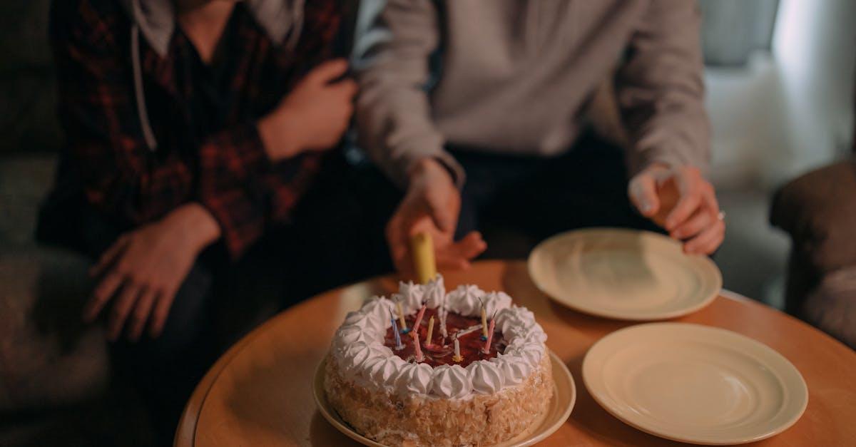 découvrez l'art de décorer vos gâteaux avec notre guide sur le glaçage. apprenez les techniques, recettes et astuces pour réaliser un icing parfait qui sublimera vos créations gourmandes.