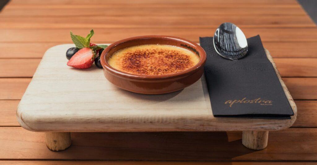 découvrez la douceur irrésistible de notre crème caramel, un dessert onctueux et savoureux qui ravira vos papilles. parfait pour les fins de repas, laissez-vous séduire par son goût caramélisé et sa texture veloutée.