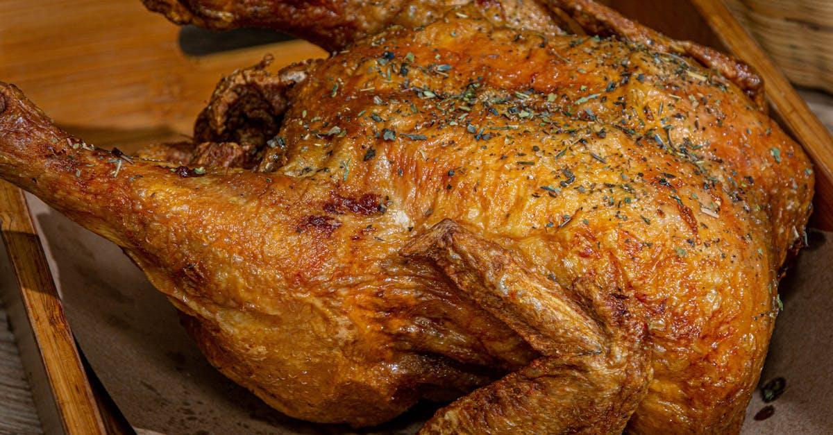 découvrez notre délicieuse recette de poulet rôti croustillant, parfait pour un repas en famille ou entre amis. savourez la croûte dorée et croustillante, ainsi que la tendresse de la viande juteuse à l'intérieur. idéal pour toutes les occasions, ce plat classique ravira vos convives.