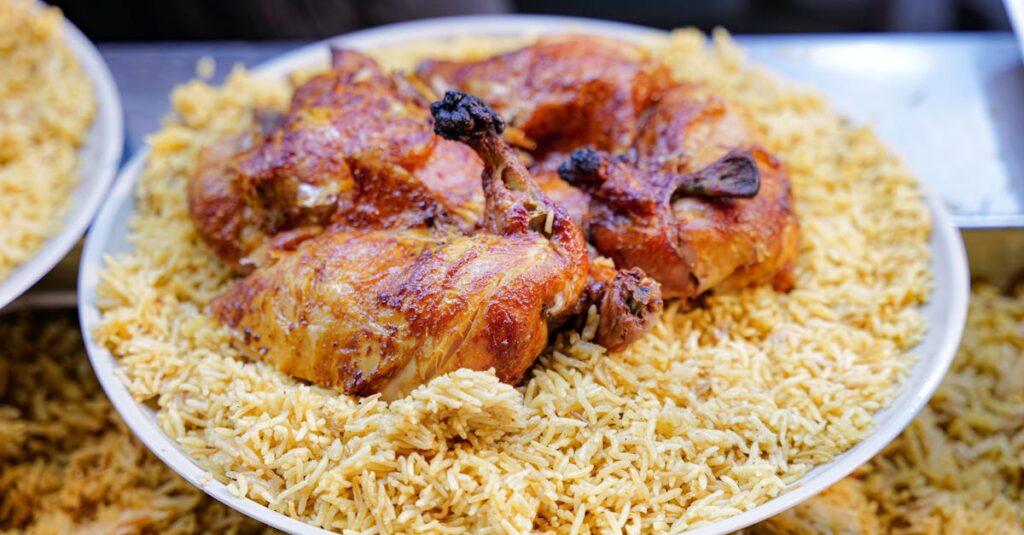 découvrez notre recette de poulet rôti croustillant, savoureux et juteux à chaque bouchée. parfait pour les dîners en famille ou entre amis, ce plat régalera vos papilles avec sa peau dorée et croustillante. apprenez à le préparer facilement et laissez-vous séduire par cette délicieuse spécialité.