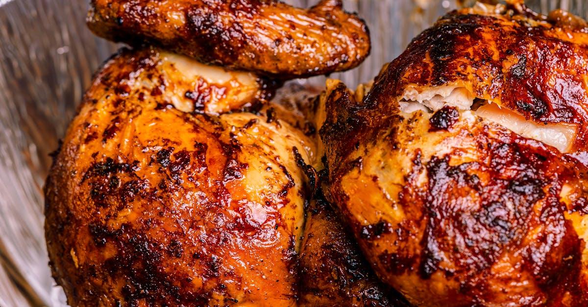 découvrez notre recette de poulet rôti croustillant, un plat savoureux et réconfortant qui ravira vos papilles. apprenez à préparer un poulet tendre à l'intérieur et croustillant à l'extérieur, parfaitement assaisonné et doré à la perfection. idéal pour les repas en famille ou les occasions spéciales.